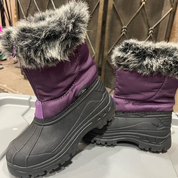 Girls Snow ❄️ Boots 🥾, Purple and Black, Faux Fur, Size 8T or 10T, Light Use - Picture 3 of 8